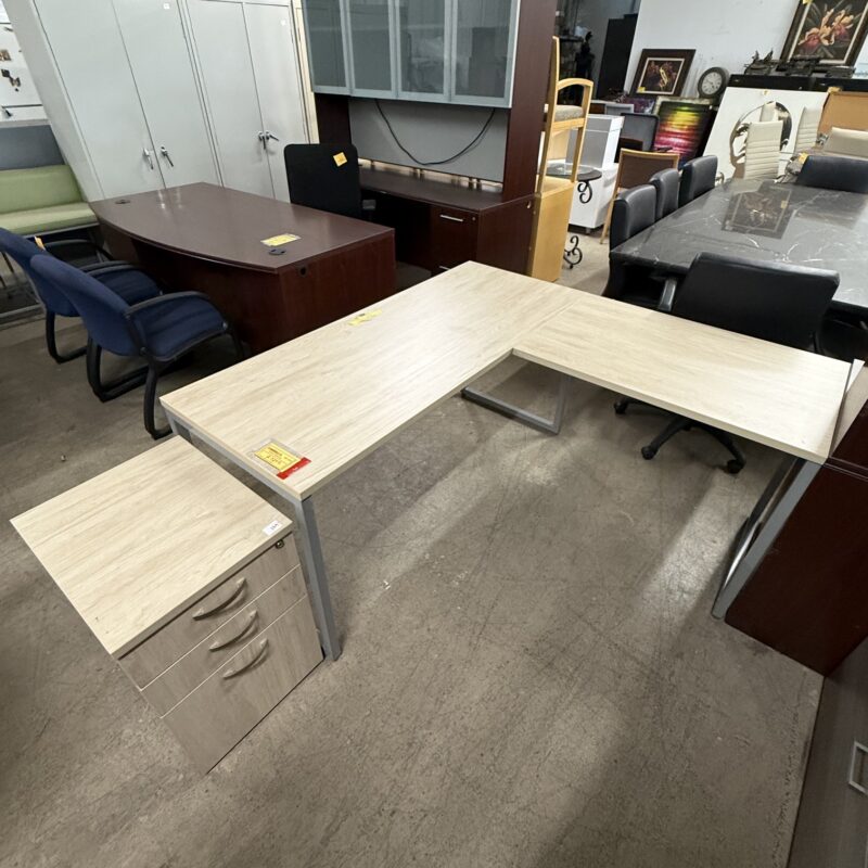NEW/OUT-OF-BOX BUSH L-SHAPE TABLE-DESK W/MOBILE BOX/BOX/FILE